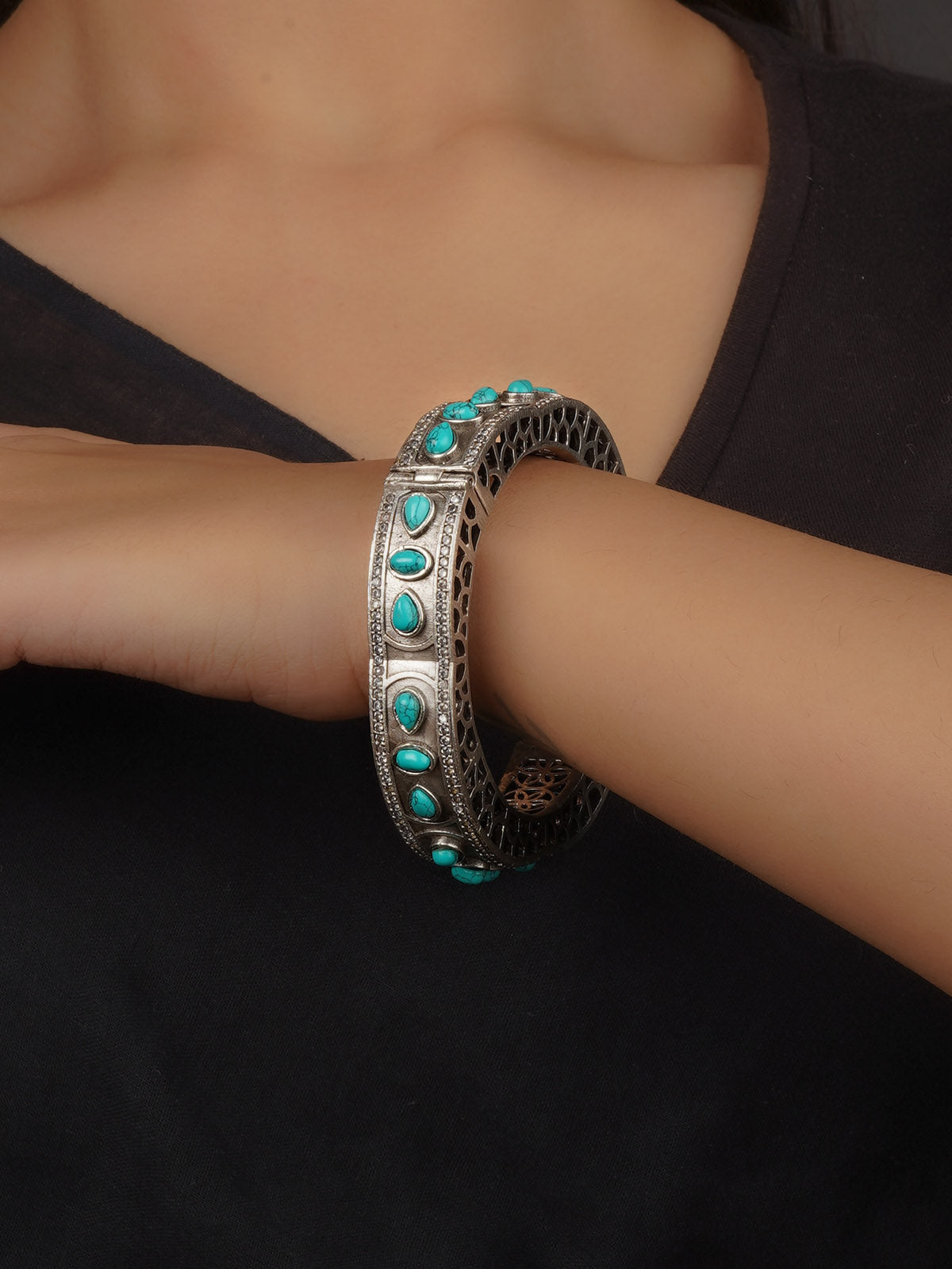 Silver Plated Tribal Bangle (1 Piece) - EK-SFBANGLE54 | Mortantra