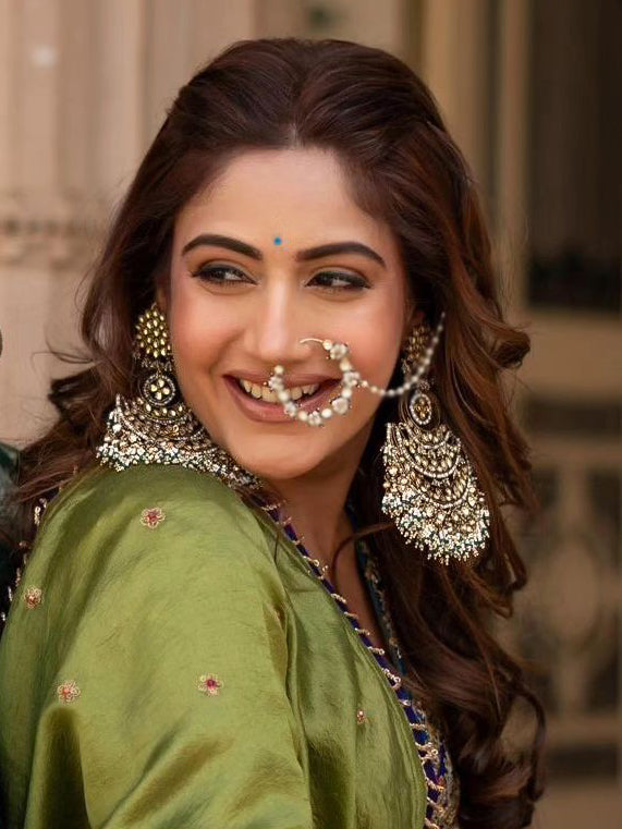 Surbhi Jyoti wearing Mortantra Jadau Kundan earrings