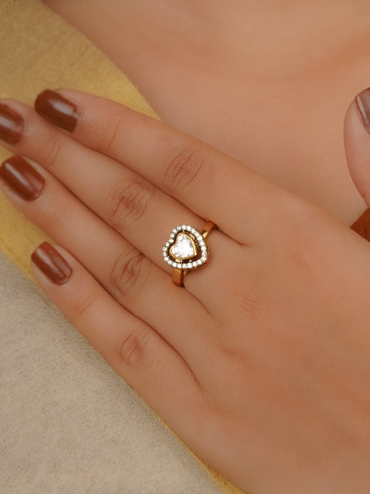 White Color Victorian Ring - VCSL925-RNG11 – Mortantra