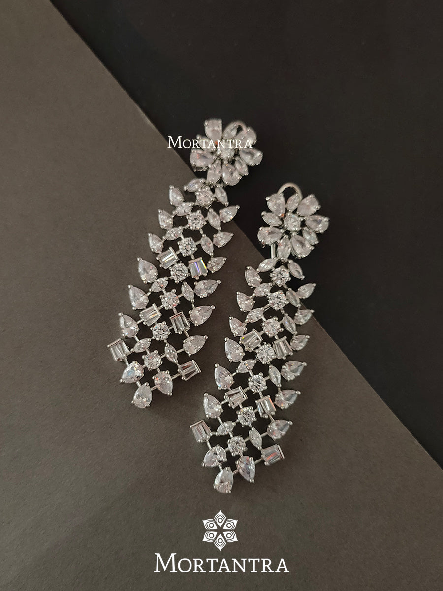 Pin by D l💫🧿 on ACCESSORIES | Unique diamond earrings, Diamond earrings  wedding, Diamond dangle earrings